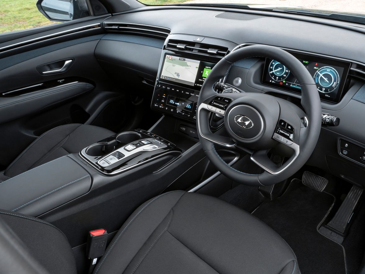 Hyundai Tucson pre-facelift cabin