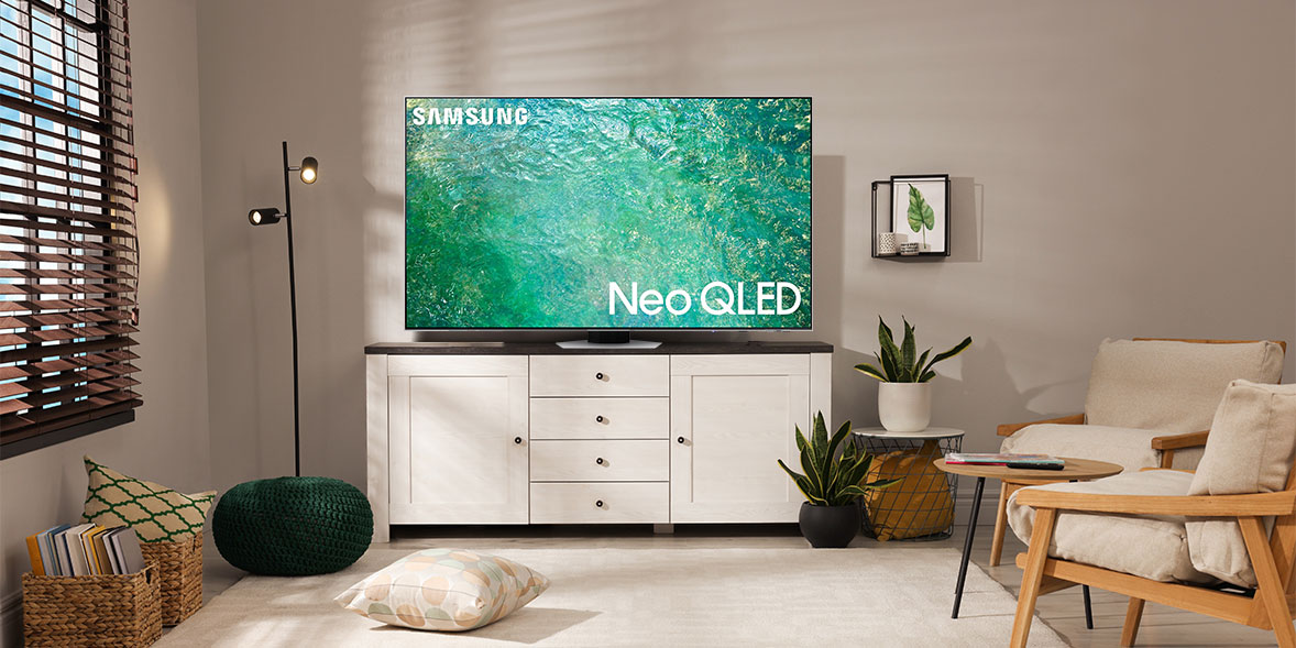 Samsung QE55QN85C 4K QLED TV in a cosy living room 
