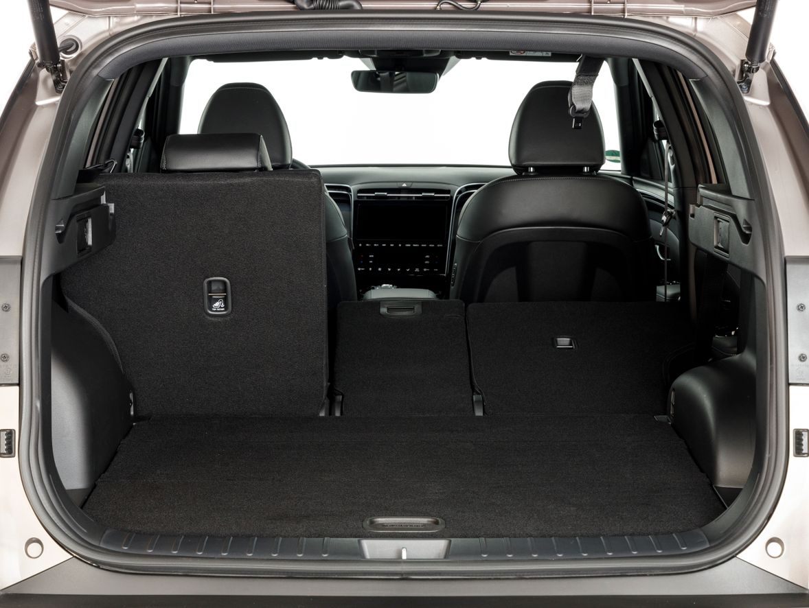 Hyundai Tucson (boot open, seats down)