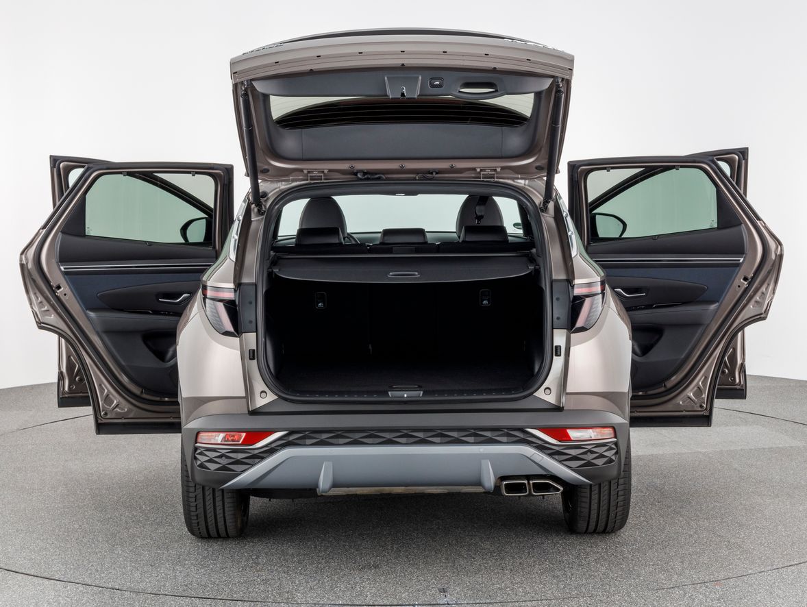 Hyundai Tucson (boot and doors open)